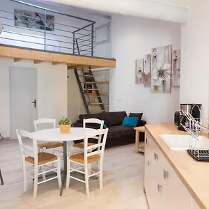 Grand Studio à La Nuitée LʼIsle-sur-la-Sorgue